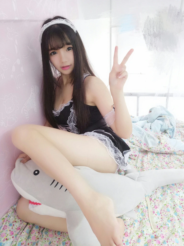 雪晴Astra《小女仆》主题写真：14张全套美图