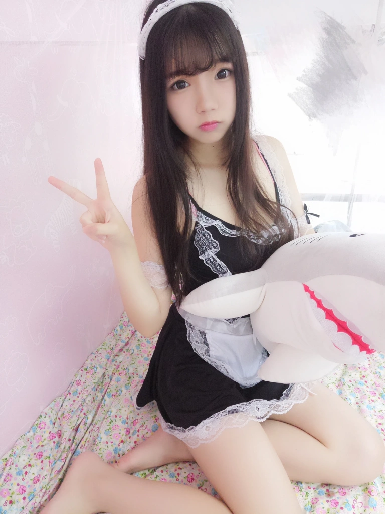 雪晴Astra《小女仆》主题写真：14张全套美图