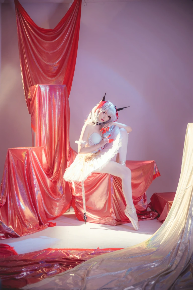 雪晴Astra《明日方舟 W芭蕾》主题写真：80张全套美图