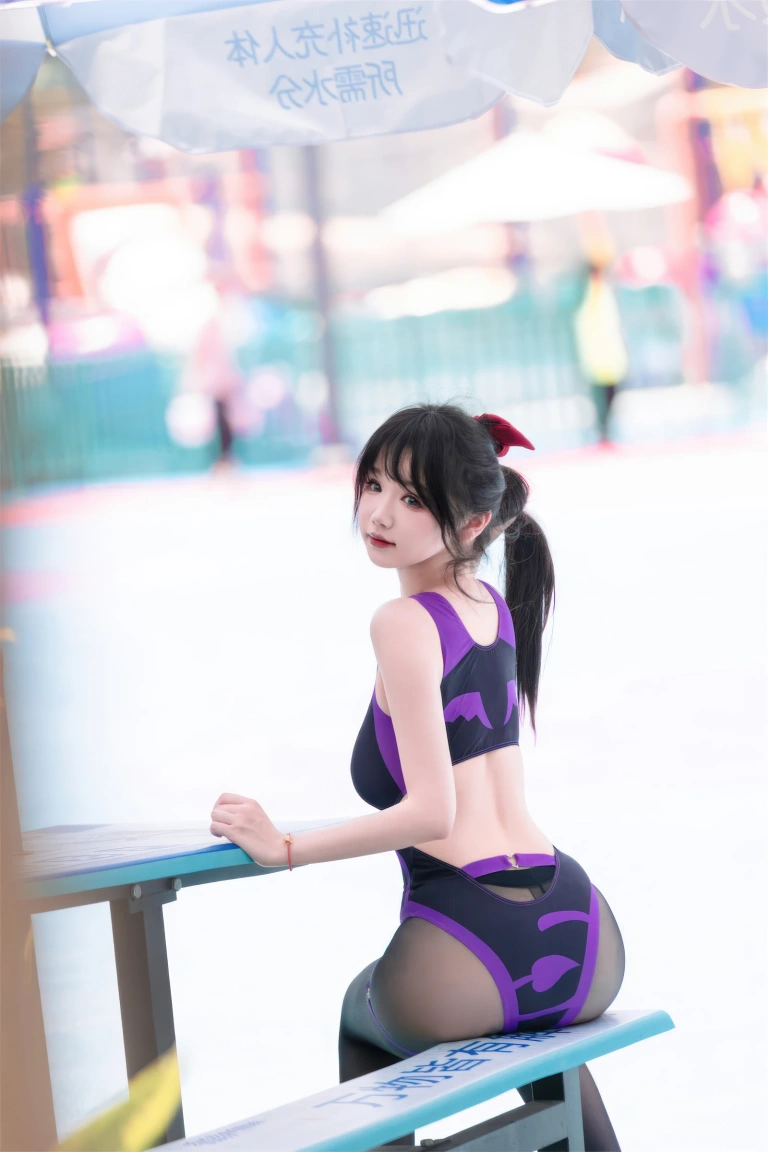 雪晴Astra《紫色恶魔竞泳》主题写真：50张全套美图