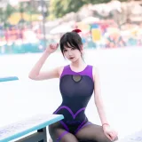 雪晴Astra《紫色恶魔竞泳》主题写真：50张全套美图