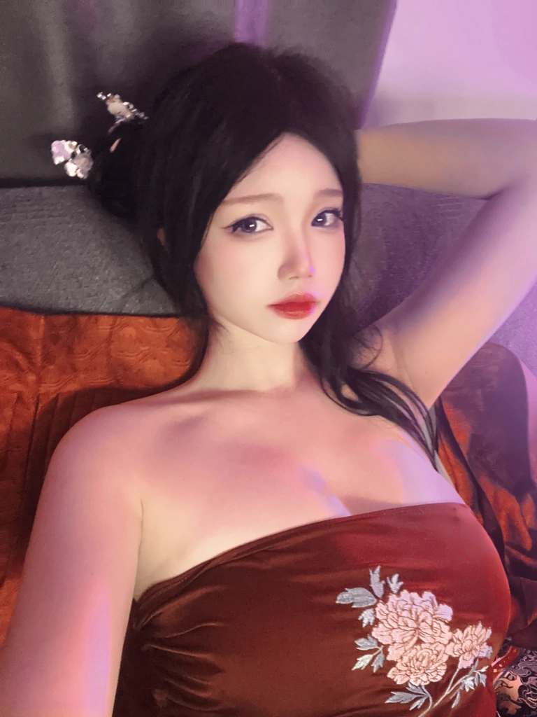 雪晴Astra《浴巾束腰肚兜三重奏》主题写真：98张全套美图，含4个视频