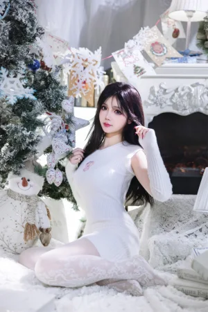 雪晴Astra《圣诞节 白雪》主题写真：123张全套美图，含2个视频