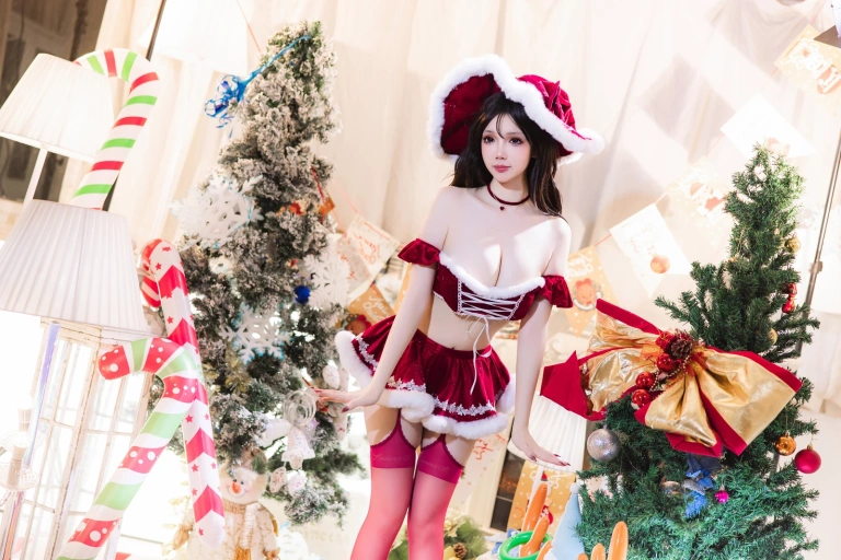 雪晴Astra《2023圣诞节 魔女》主题写真：81张全套美图，含3个视频