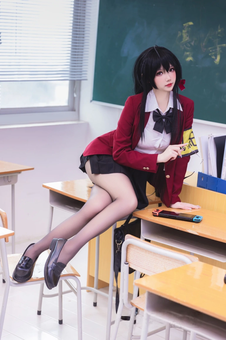 雪晴Astra《碧蓝航线 大凤 风纪委员》主题写真：80张全套美图
