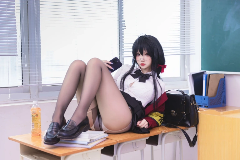 雪晴Astra《碧蓝航线 大凤 风纪委员》主题写真：80张全套美图
