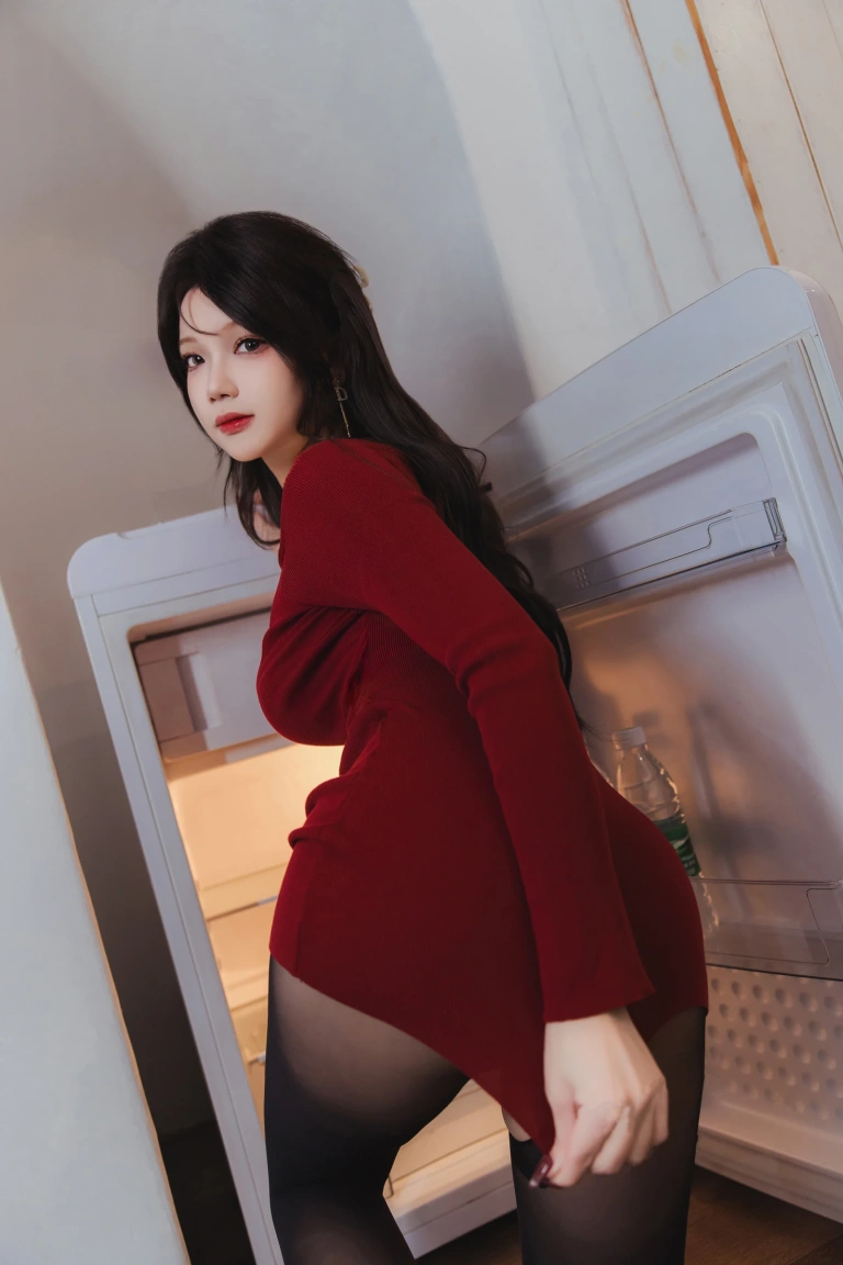 雪晴Astra《红裙黑丝小娇妻》主题写真：65张全套美图，含2个视频