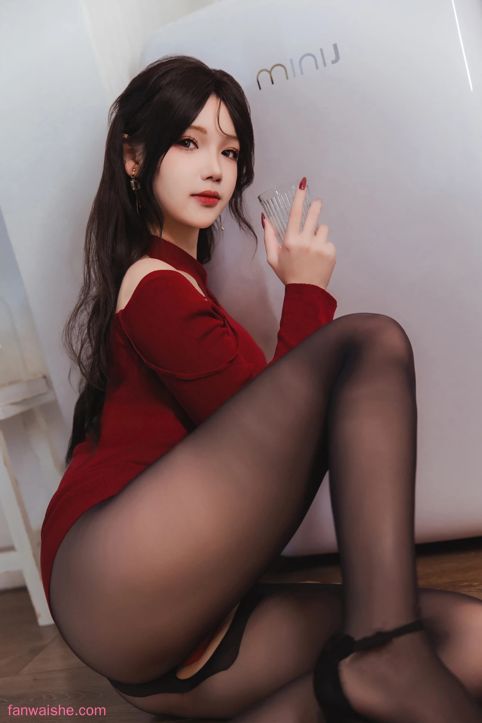 雪晴Astra 雪晴Astra NO.80 - 红裙黑丝小娇妻