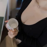 雪晴Astra《邻家姐姐西装半身裙》主题写真：90张全套美图，含3个视频