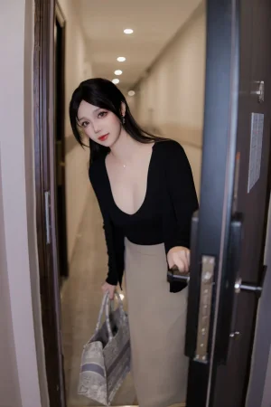 雪晴Astra《邻家姐姐西装半身裙》主题写真：90张全套美图，含3个视频