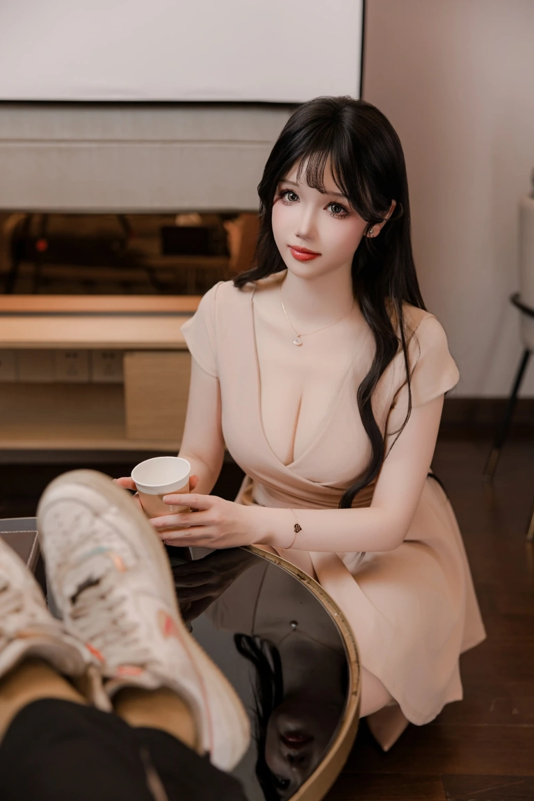雪晴Astra《洗浴店 杏色工作服A字裙》主题写真：86张全套美图，含1个视频