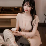 雪晴Astra《洗浴店 杏色工作服A字裙》主题写真：86张全套美图，含1个视频