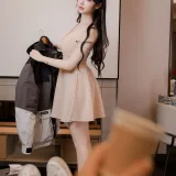 雪晴Astra《洗浴店 杏色工作服A字裙》主题写真：86张全套美图，含1个视频