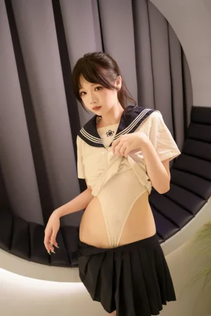 雪晴Astra《牛奶丝透明黏滑体操服》主题写真：63张全套美图，含1个视频