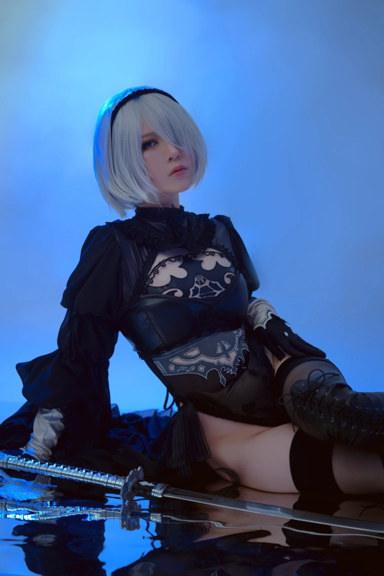 半半子 BANBANKO《Nier：2B》主题写真：50张全套美图