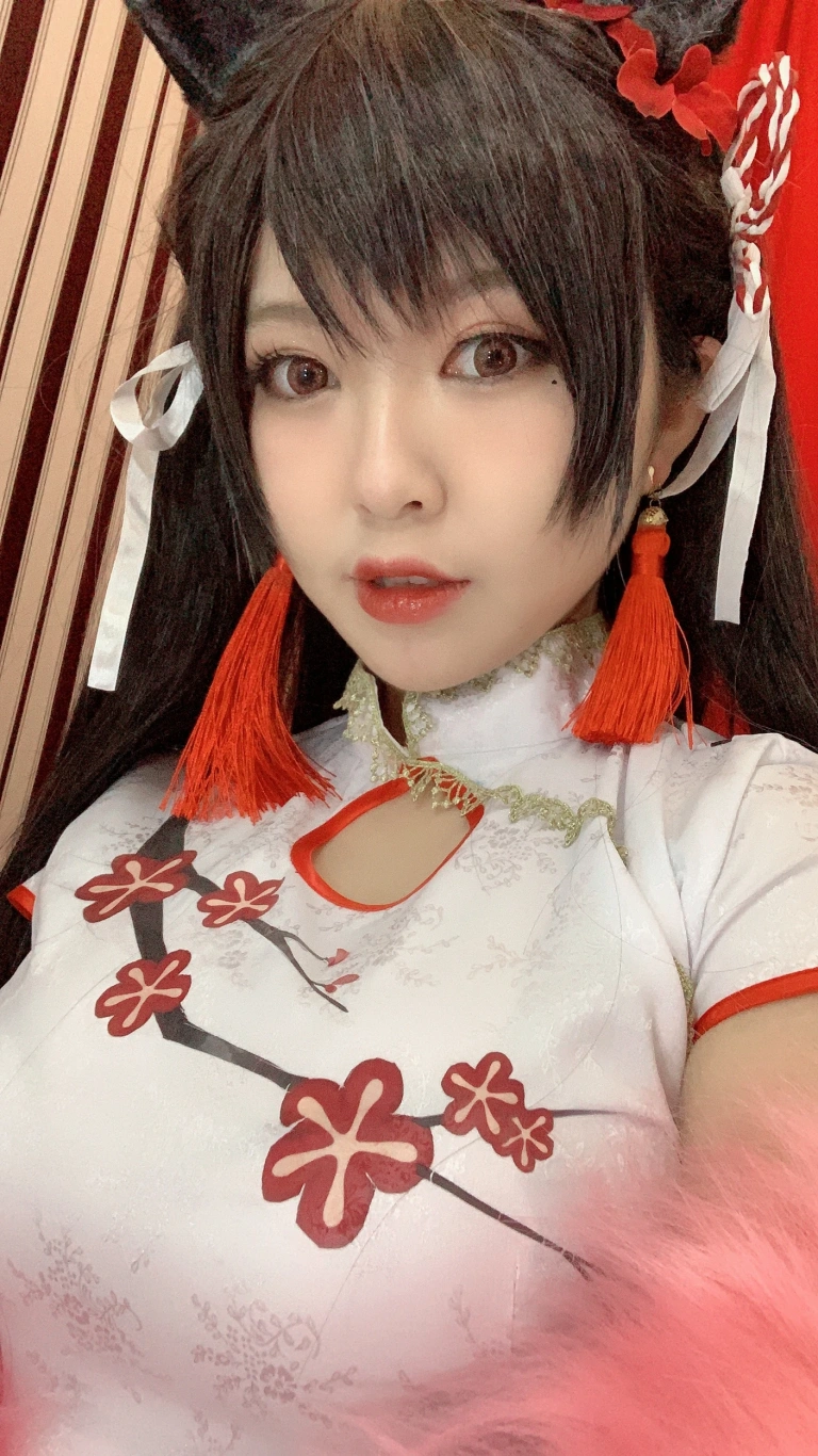 半半子 BANBANKO《愛宕x高雄,チャイナ服（&婉Yue）》主题写真：35张全套美图，含1个视频