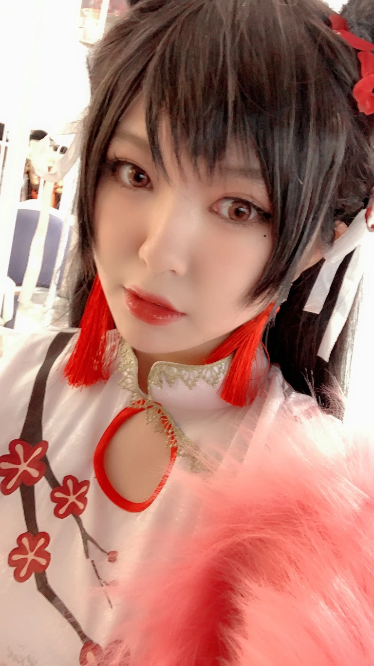 半半子 BANBANKO《愛宕x高雄,チャイナ服（&婉Yue）》主题写真：35张全套美图，含1个视频