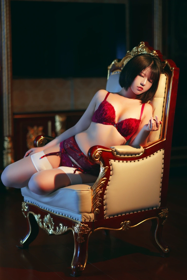 半半子 BANBANKO《赤紅 AKABENI BANBANKO》主题写真：17张全套美图