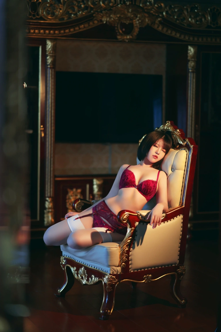 半半子 BANBANKO《赤紅 AKABENI BANBANKO》主题写真：17张全套美图