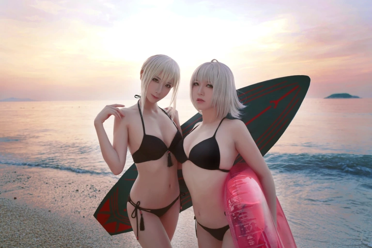 半半子 BANBANKO《黑贞1 海边泳装（&索索sophia）》主题写真：40张全套美图