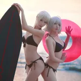 半半子 BANBANKO《黑贞1 海边泳装（&索索sophia）》主题写真：40张全套美图