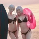 半半子 BANBANKO《黑贞1 海边泳装（&索索sophia）》主题写真：40张全套美图
