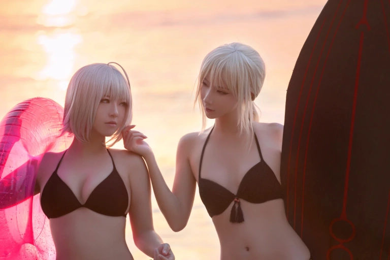 半半子 BANBANKO《黑贞1 海边泳装（&索索sophia）》主题写真：40张全套美图