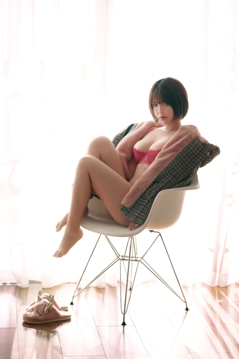 半半子 BANBANKO《暖冬》主题写真：12张全套美图