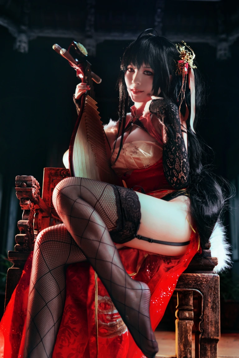 半半子 BANBANKO《大凤旗袍》主题写真：40张全套美图