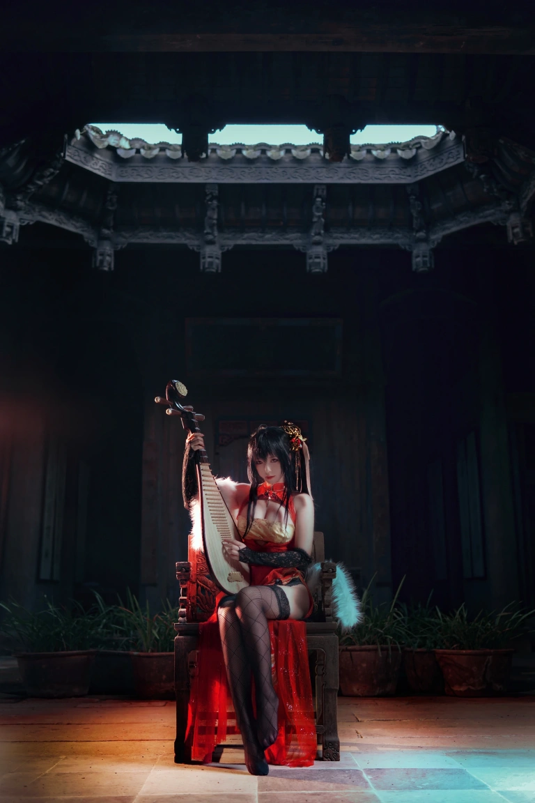 半半子 BANBANKO《大凤旗袍》主题写真：40张全套美图
