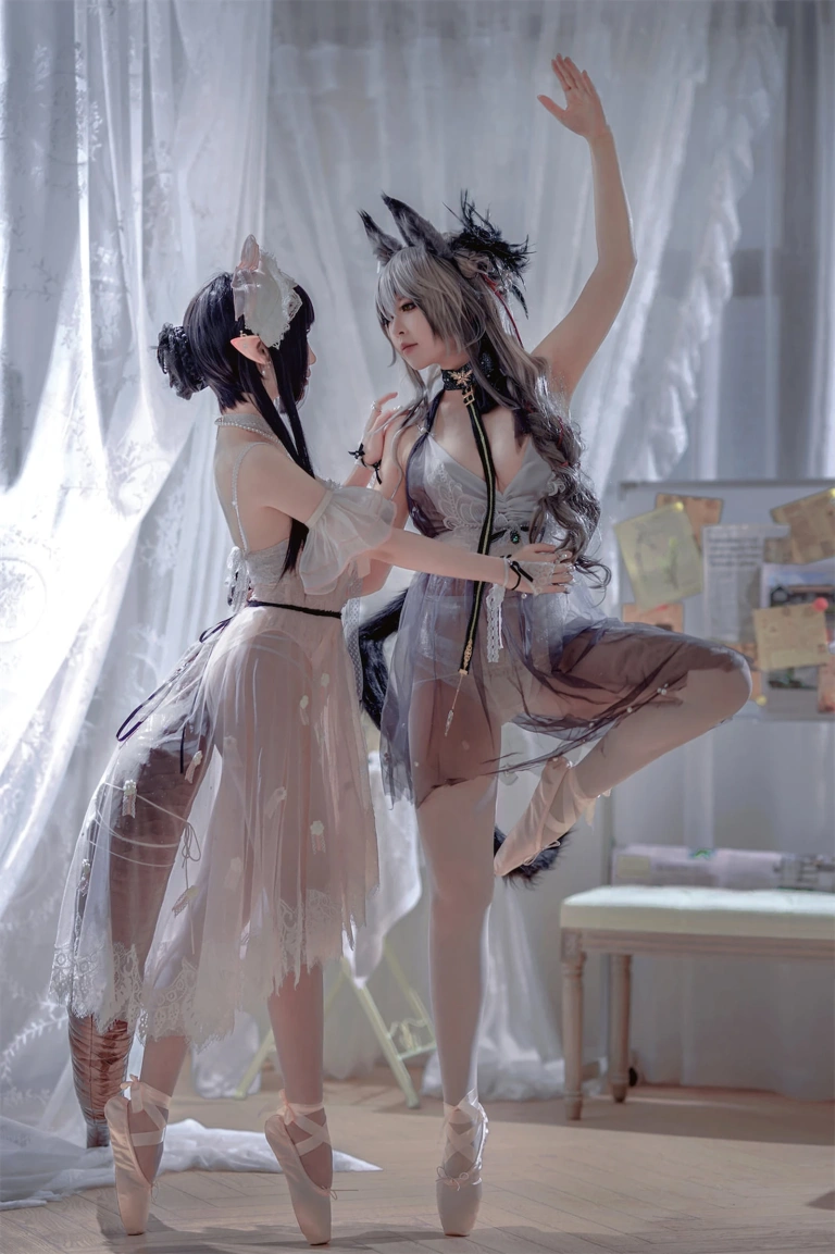半半子 BANBANKO《Arknights 黑x森蚺バレエ（&面饼仙儿）》主题写真：56张全套美图