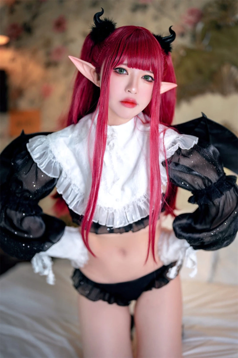 半半子 BANBANKO《更衣人偶 小恶魔 利兹》主题写真：62张全套美图，含2个视频