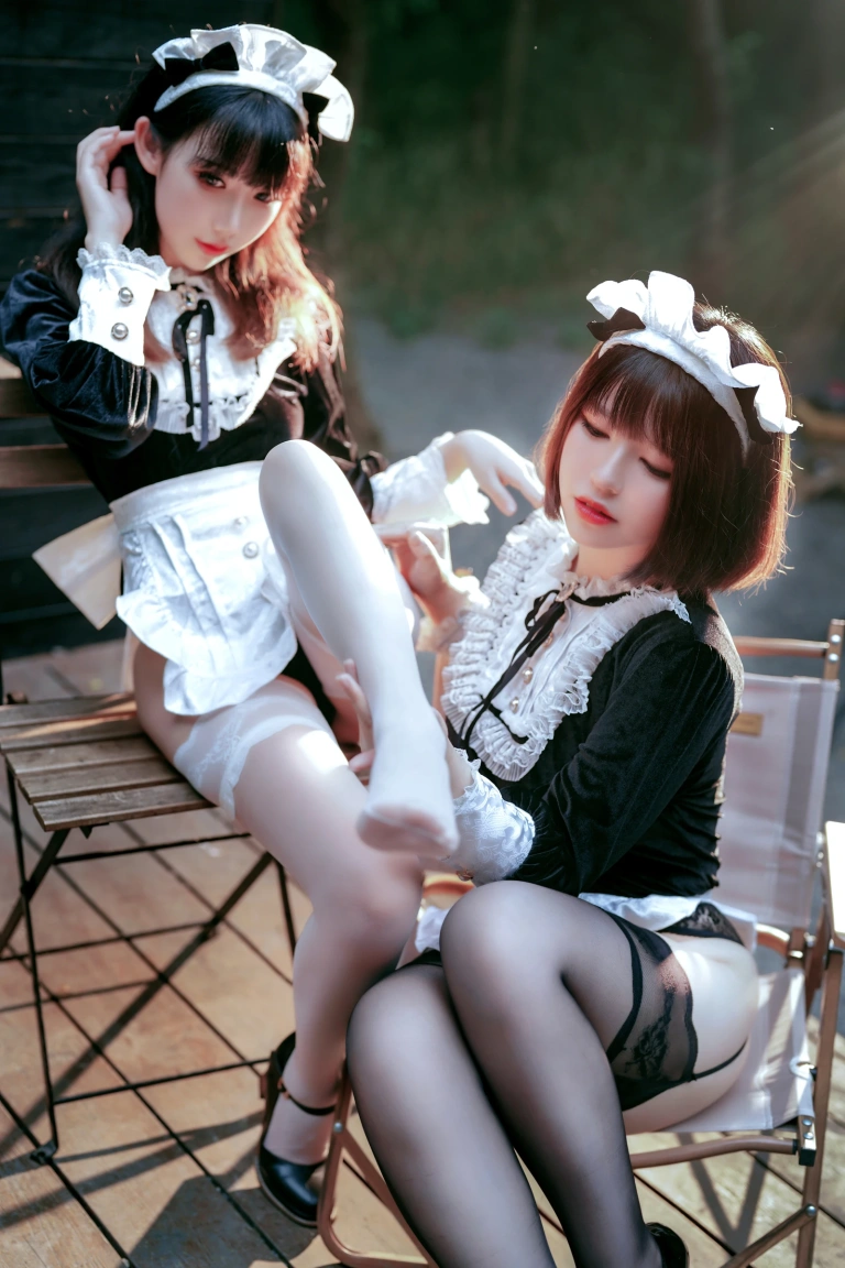 半半子 BANBANKO《メイド姉妹（&面饼仙儿）》主题写真：74张全套美图