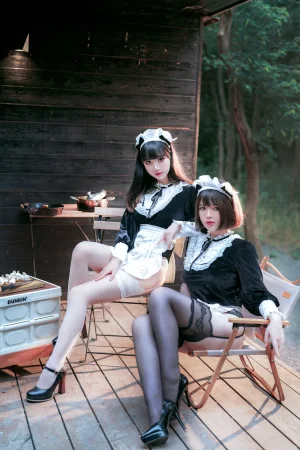 半半子 BANBANKO《メイド姉妹（&面饼仙儿）》主题写真：74张全套美图