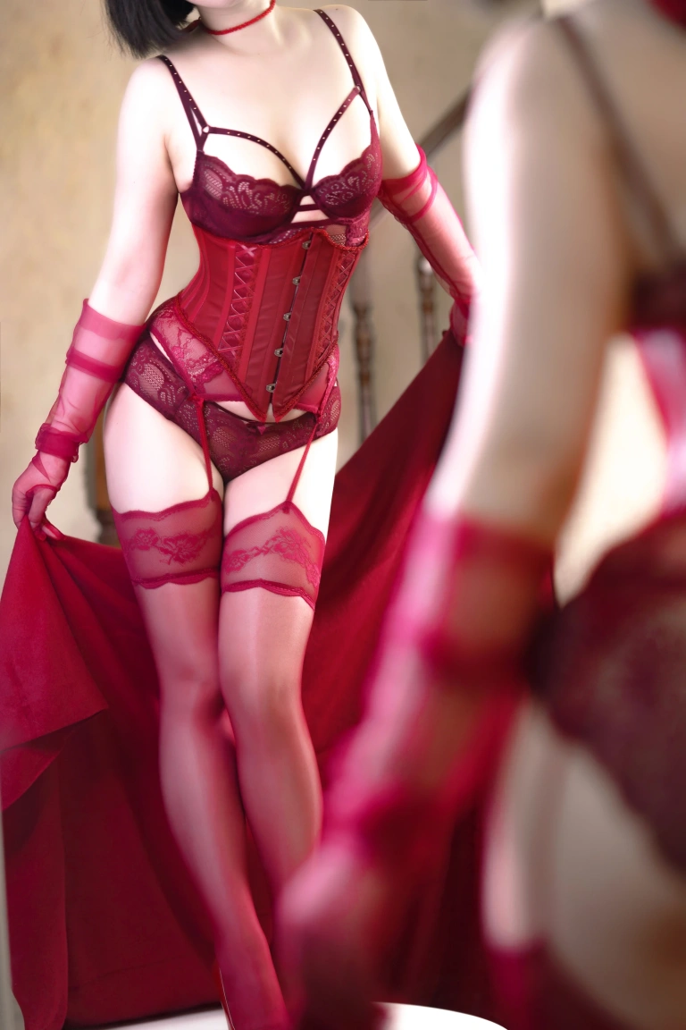 半半子 BANBANKO《RED 赤紅 Vol.03》主题写真：57张全套美图