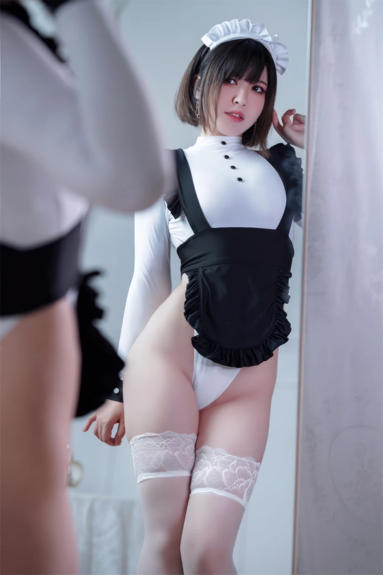 半半子 BANBANKO《纯白女仆》主题写真：45张全套美图