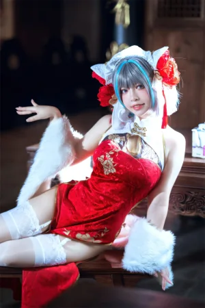 半半子 BANBANKO《柴郡中华娘旗袍》主题写真：45张全套美图，含2个视频