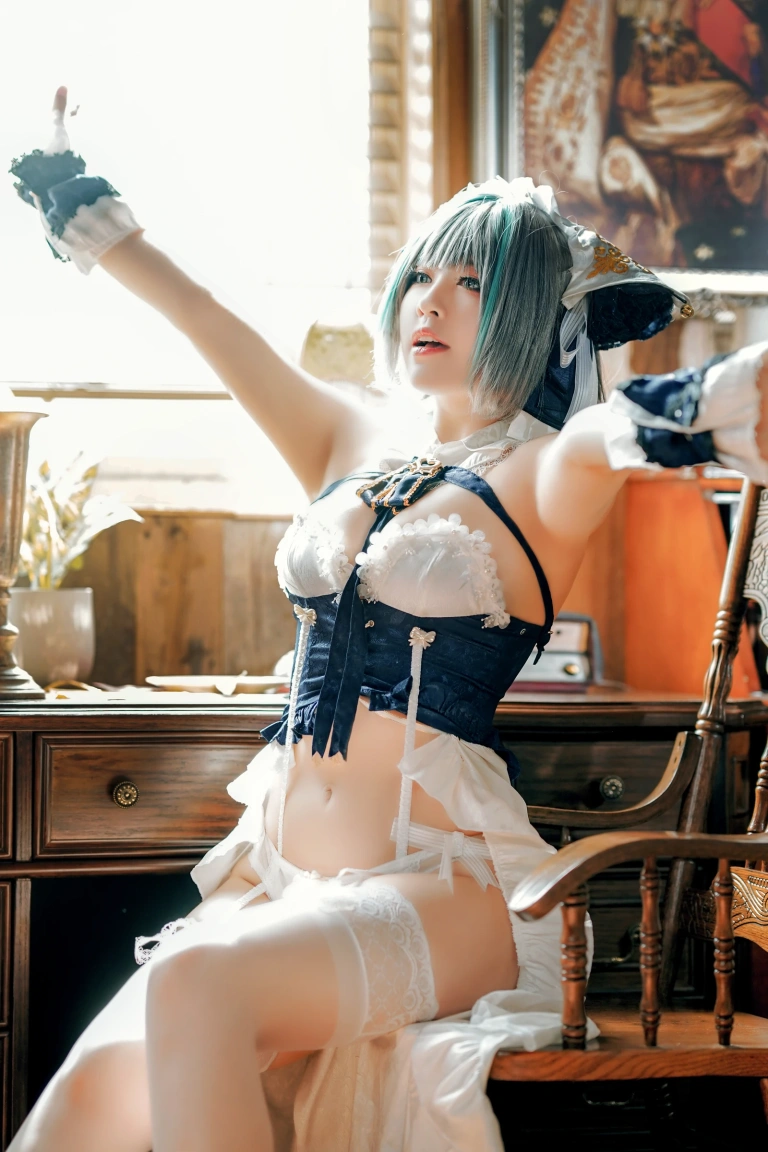 半半子 BANBANKO《チェシャー 抱き枕》主题写真：56张全套美图