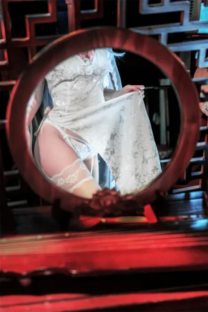 半半子 BANBANKO《阿尔比恩旗袍》主题写真：47张全套美图，含3个视频
