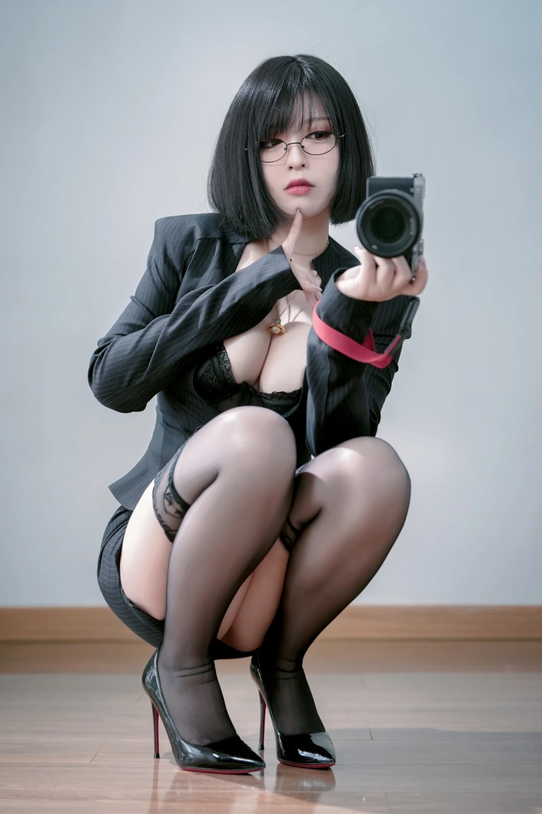 半半子 BANBANKO《OL上司様vol.02》主题写真：42张全套美图，含5个视频