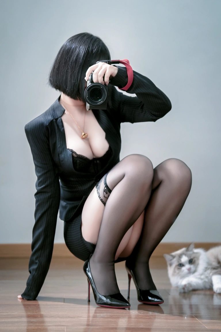 半半子 BANBANKO《OL上司様vol.02》主题写真：42张全套美图，含5个视频