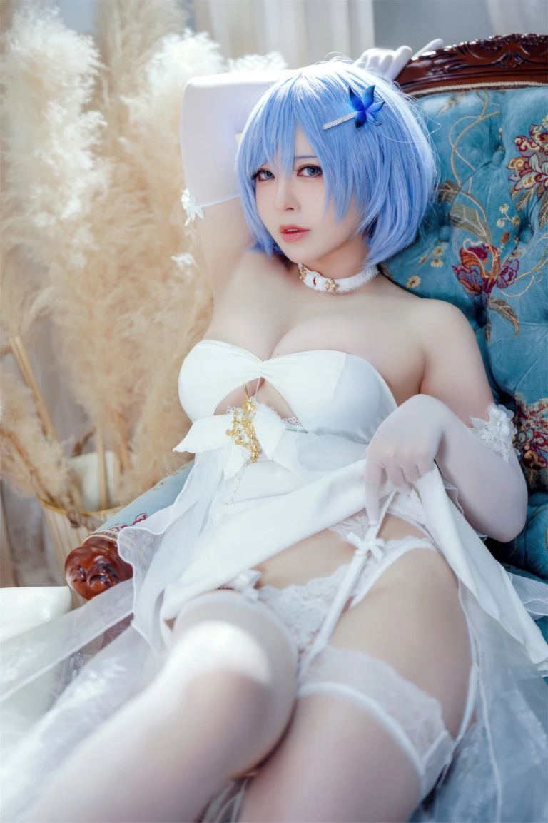 半半子 BANBANKO《恰巴耶夫 白骑兵的旋律礼服》主题写真：64张全套美图，含2个视频