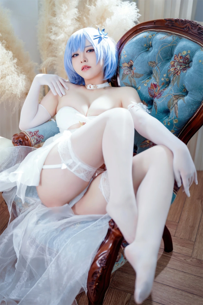 半半子 BANBANKO《恰巴耶夫 白骑兵的旋律礼服》主题写真：64张全套美图，含2个视频