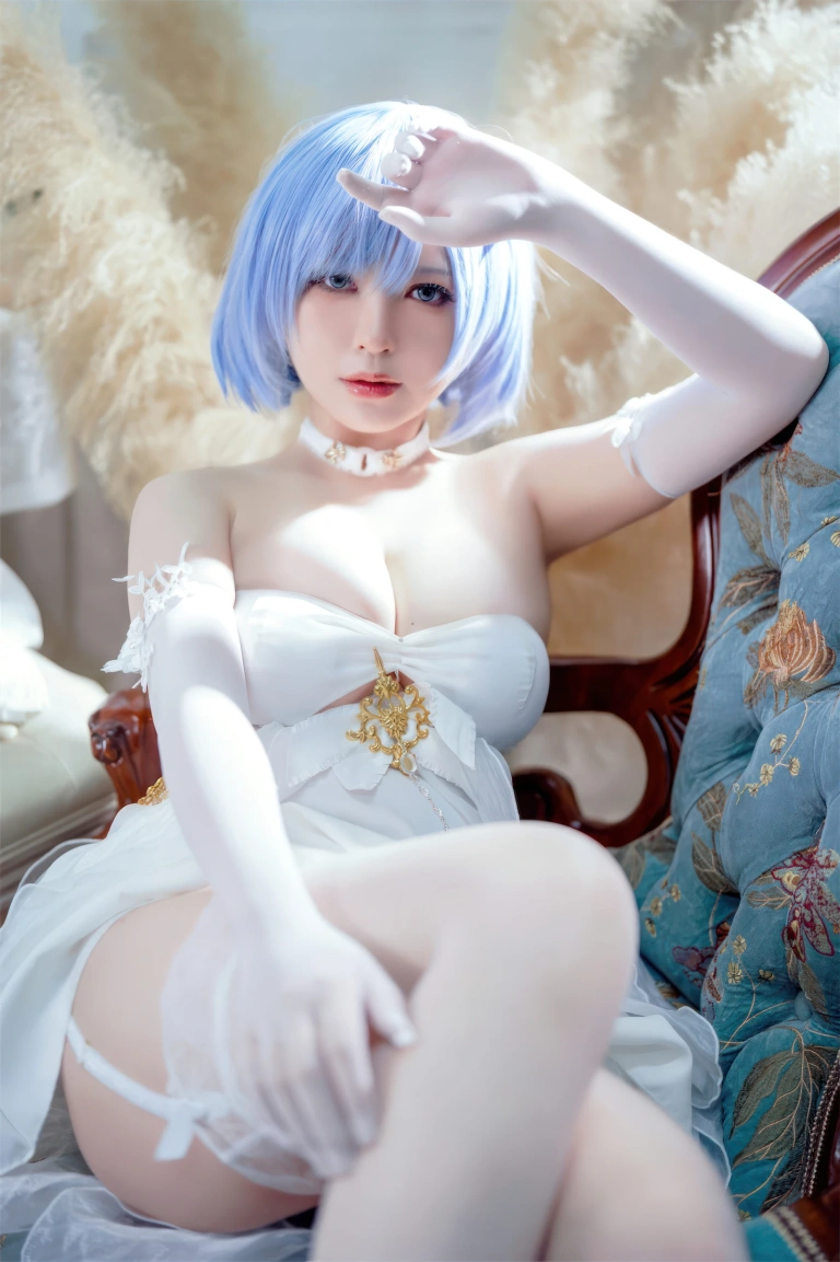 半半子 BANBANKO《恰巴耶夫 白骑兵的旋律礼服》主题写真：64张全套美图，含2个视频