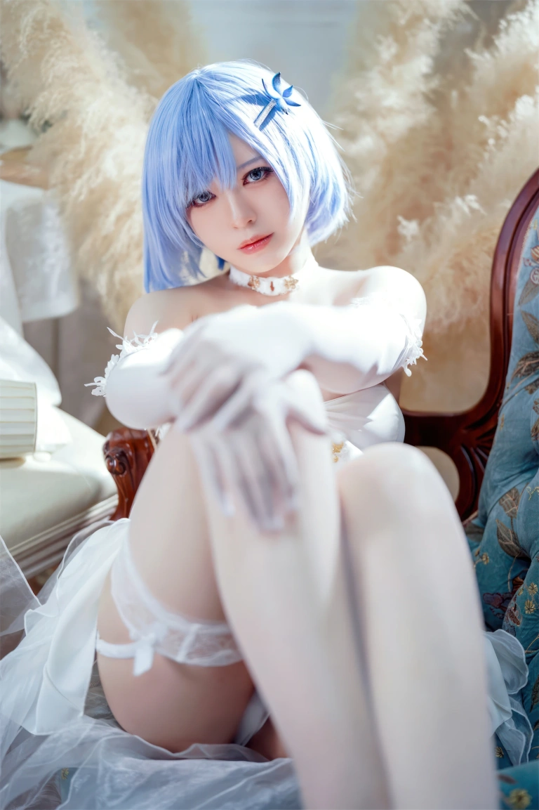 半半子 BANBANKO《恰巴耶夫 白骑兵的旋律礼服》主题写真：64张全套美图，含2个视频