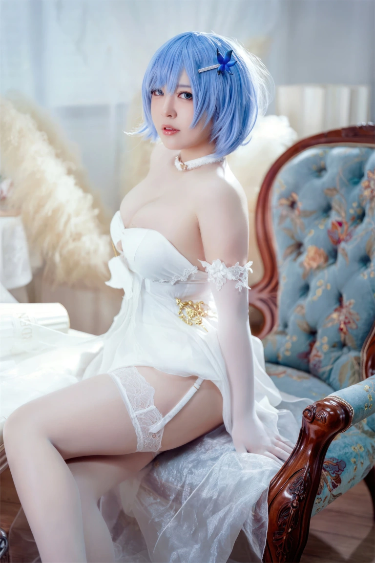 半半子 BANBANKO《恰巴耶夫 白骑兵的旋律礼服》主题写真：64张全套美图，含2个视频