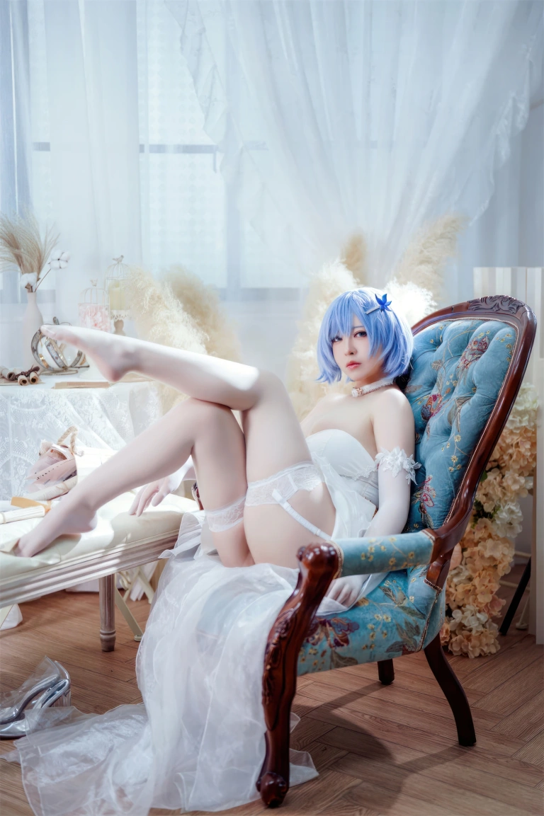 半半子 BANBANKO《恰巴耶夫 白骑兵的旋律礼服》主题写真：64张全套美图，含2个视频