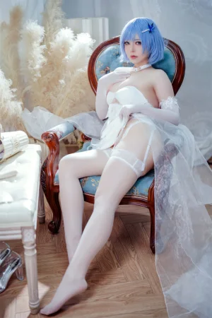 半半子 BANBANKO《恰巴耶夫 白骑兵的旋律礼服》主题写真：64张全套美图，含2个视频