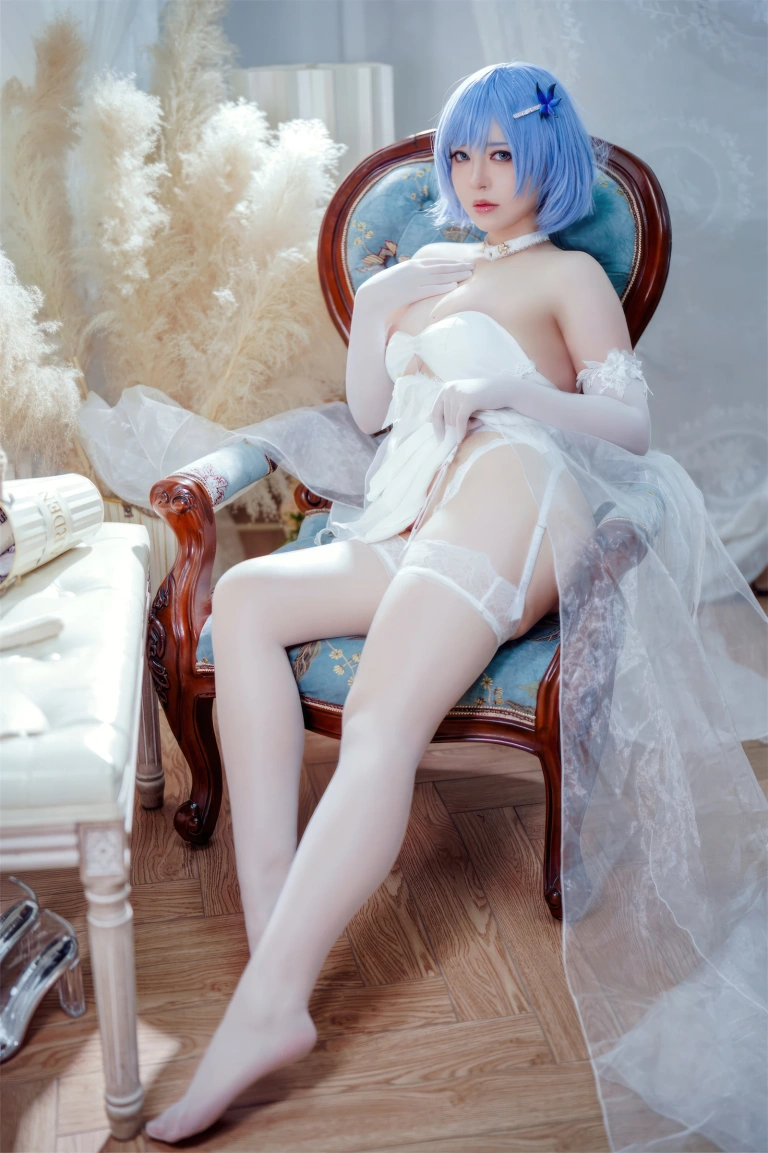 半半子 BANBANKO《恰巴耶夫 白骑兵的旋律礼服》主题写真：64张全套美图，含2个视频