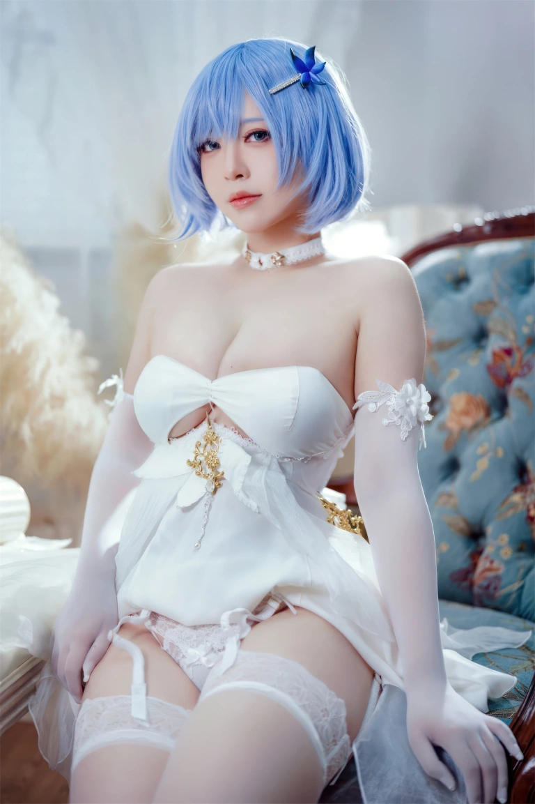 半半子 BANBANKO《恰巴耶夫 白骑兵的旋律礼服》主题写真：64张全套美图，含2个视频